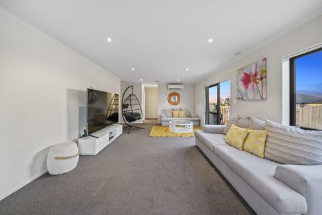 Photo of property in 14 Kereru Rise, Papakura, 2110