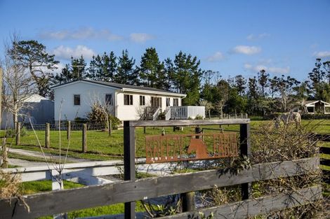 Photo of property in 37 Te Pua School Road, Helensville, 0875
