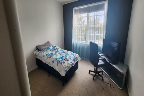 Photo of property in 17 Hewlett Road, Massey, Auckland, 0614