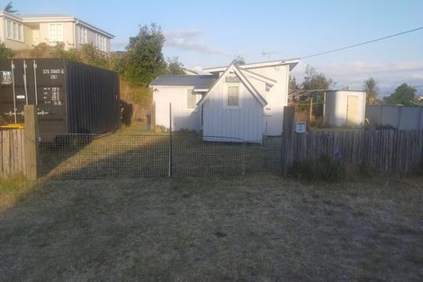 Photo of property in 1 Dustin Street, Foxton Beach, Foxton, 4815