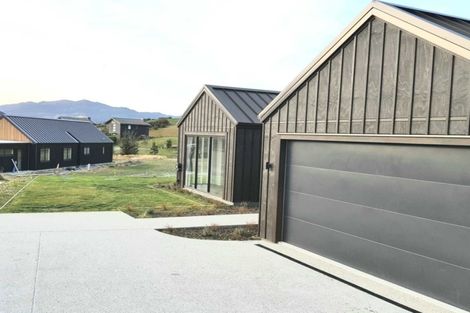 Photo of property in 16 Kinross Lane, Jacks Point, Queenstown, 9371