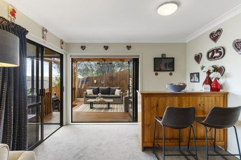 Photo of property in 2/15 Eastwood Rise, Browns Bay, Auckland, 0630