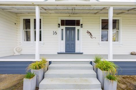 Photo of property in 16 Tamumu Road, Waipawa, 4210