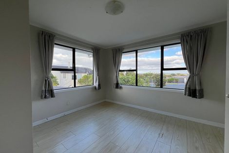 Photo of property in 17 Bradbury Road, Botany Downs, Auckland, 2010
