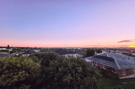 Photo of property in 8 Lewis Road, Pakuranga, Auckland, 2010