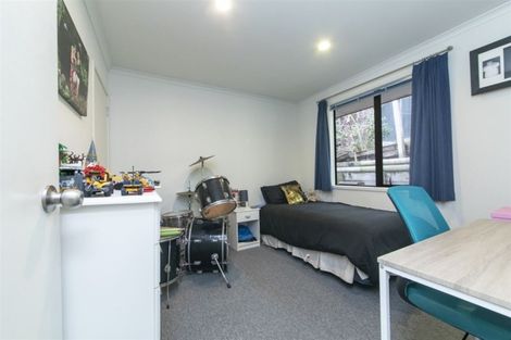 Photo of property in 37 Hewlett Road, Massey, Auckland, 0614