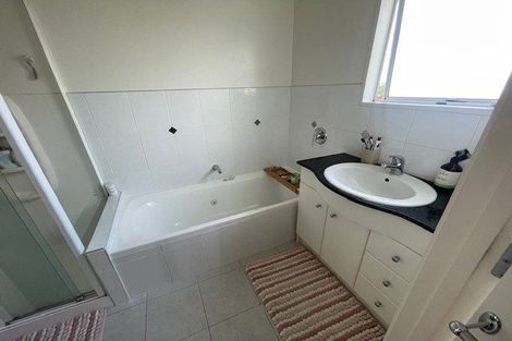 Photo of property in 2/50 Sandspit Road, Cockle Bay, Auckland, 2014