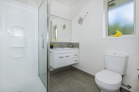Photo of property in 14 Roto View, One Tree Point, 0118
