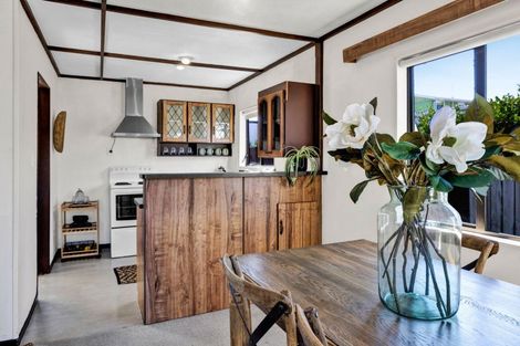 Photo of property in 1 Hawea Street, Merrilands, New Plymouth, 4312