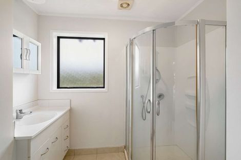 Photo of property in 19 Aitkenhead Court, Parakai, 0830