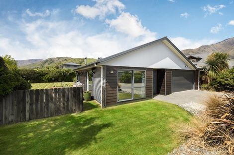 Photo of property in 19 Haddow's Place, Lake Hayes, Queenstown, 9304