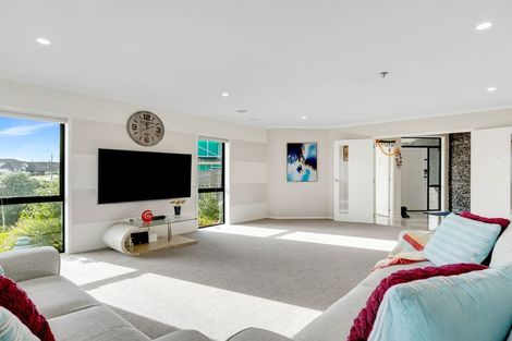 Photo of property in 117 Queen Charlotte Drive, Aotea, Porirua, 5024