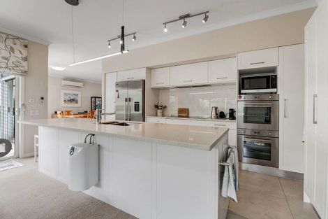 Photo of property in 61 Panorama Heights, Orewa, 0931