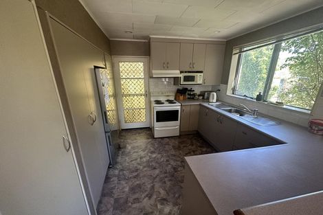 Photo of property in 1f1-a Sequoia Place, Maoribank, Upper Hutt, 5018