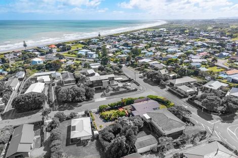 Photo of property in 10 Jane Street, Waikanae Beach, Waikanae, 5036