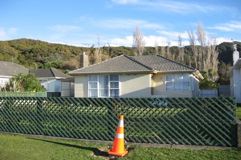 Photo of property in 5 Hay Street, Wainuiomata, Lower Hutt, 5014