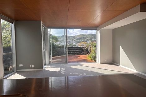 Photo of property in 10/3 Severn Street, Island Bay, Wellington, 6023