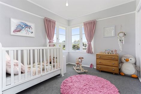 Photo of property in 53 Beach Road, Te Atatu Peninsula, Auckland, 0610