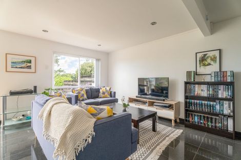 Photo of property in 12a Kingsbridge Place, Newlands, Wellington, 6037