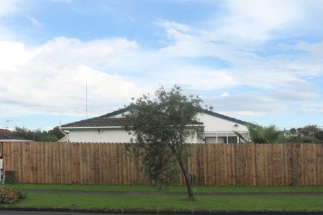 Photo of property in 2/93 Aviemore Drive, Highland Park, Auckland, 2010
