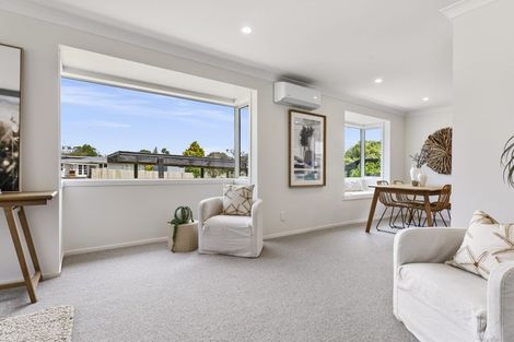Photo of property in 12e Woodhouse Place, West Harbour, Auckland, 0618