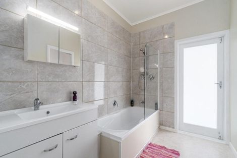 Photo of property in 2083 State Highway 16, Helensville, 0875