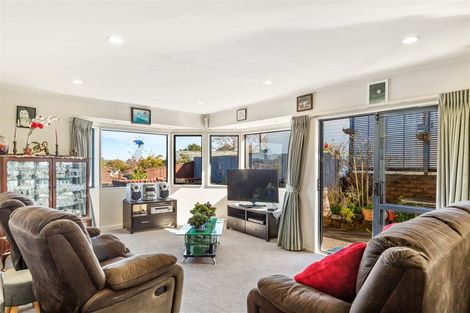 Photo of property in 41a Luckens Road, West Harbour, Auckland, 0618