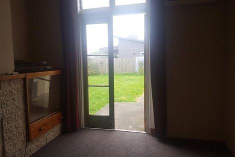 Photo of property in 180 Geraldine Street, Edgeware, Christchurch, 8013