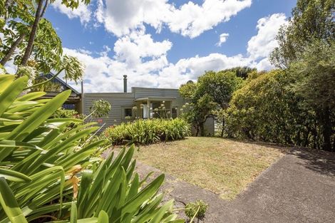 Photo of property in 42 Rayner Road, Piha, 0772