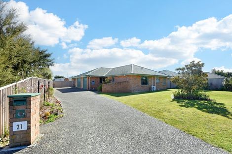 Photo of property in 21 Woodstock Place, Stoke, Nelson, 7011