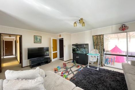 Photo of property in 21 Faith Bullock Place, New Lynn, Auckland, 0600