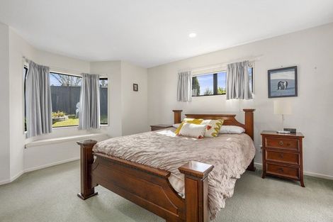 Photo of property in 8 Owl Court, Unsworth Heights, Auckland, 0632