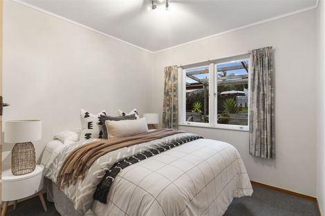 Photo of property in 1/5 Hellyers Street, Birkdale, Auckland, 0626