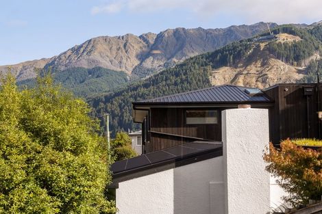 Photo of property in 18 Panorama Terrace, Queenstown, 9300