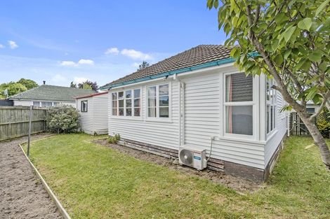 Photo of property in 11 Hollyford Avenue, Bryndwr, Christchurch, 8053
