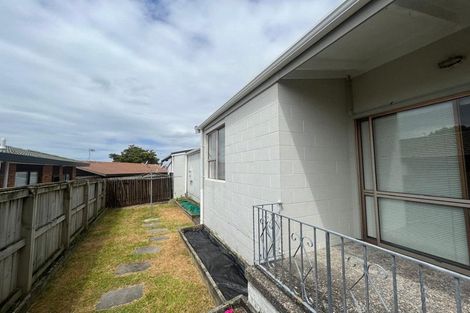 Photo of property in 2/40 Bodi Place, Te Atatu South, Auckland, 0610