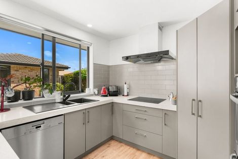 Photo of property in 17 Sovereign Gardens, Halswell, Christchurch, 8025