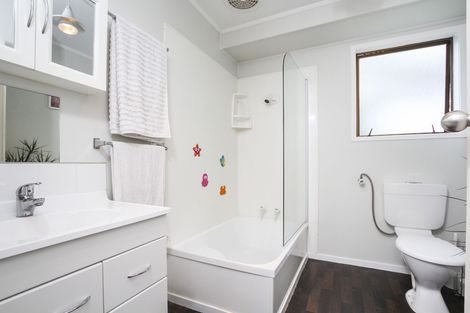 Photo of property in 13 Luanda Drive, Ranui, Auckland, 0612