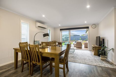 Photo of property in 8 Tahuna Minhinnick Drive, Glenbrook, 2681