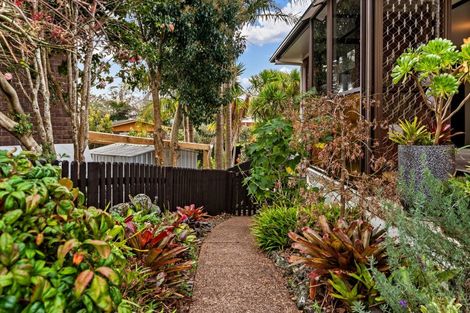 Photo of property in 2/6 Annette Avenue, Te Atatu South, Auckland, 0610
