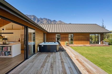 Photo of property in 4 Durness Court, Jacks Point, Queenstown, 9371
