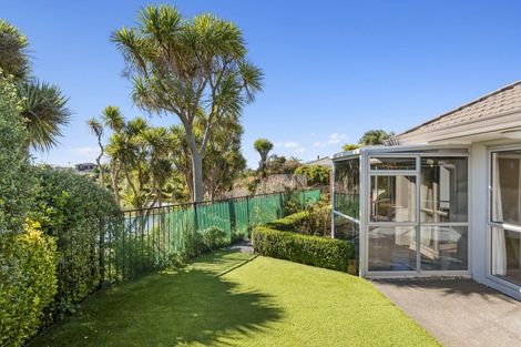 Photo of property in 14 Meredith Way, Paraparaumu Beach, Paraparaumu, 5032