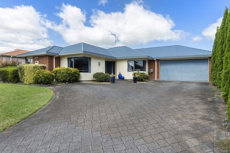 Photo of property in 16 Hastings Place, Hamilton Lake, Hamilton, 3204