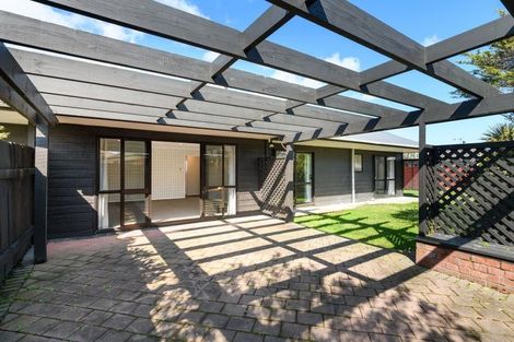 Photo of property in 20 Colonial Place, Kelvin Grove, Palmerston North, 4414