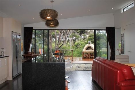 Photo of property in 132 Kittiwake Drive, Schnapper Rock, Auckland, 0632