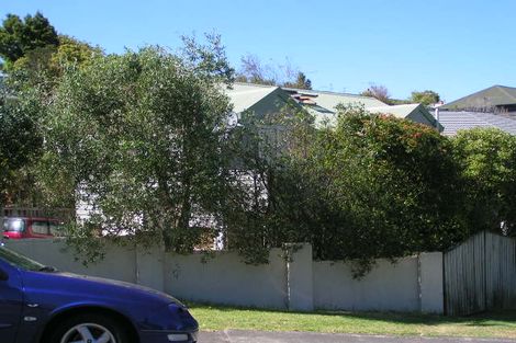Photo of property in 1/4 Council Terrace, Northcote Point, Auckland, 0627