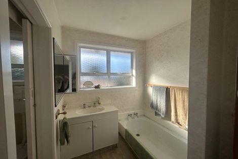 Photo of property in 32 Greendale Avenue, Avonhead, Christchurch, 8042