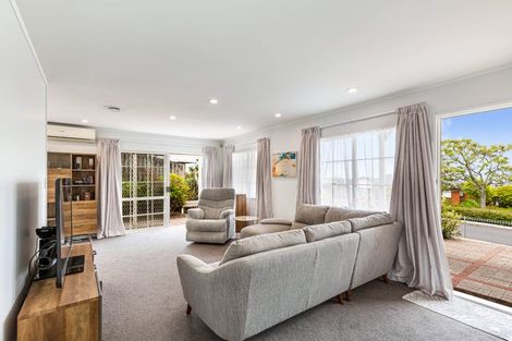 Photo of property in 72 Garton Drive, Massey, Auckland, 0614