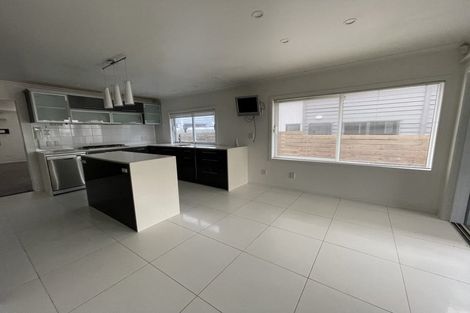Photo of property in 16 River Road, Te Atatu Peninsula, Auckland, 0610
