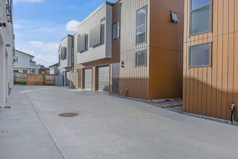 Photo of property in 4/196 Royal Road, Massey, Auckland, 0614